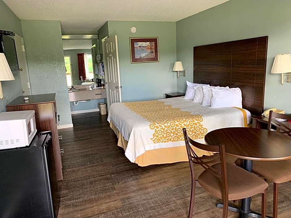 Days Inn by Wyndham Clinton