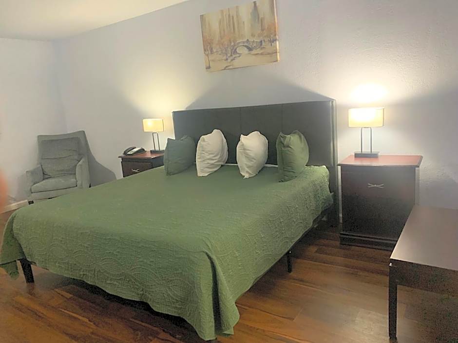 R Nite Star Inn and Suites -Home of the Cowboys & Rangers