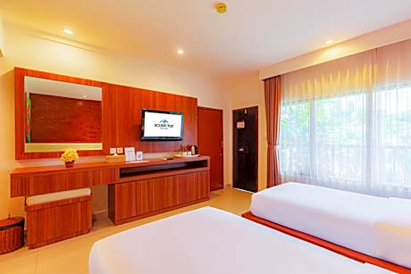 Interconnecting Deluxe Room with Pool View and Special Benefit
