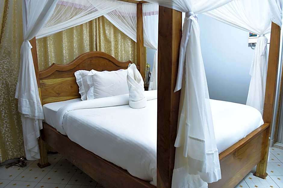 Mzunguu Safari Lodge