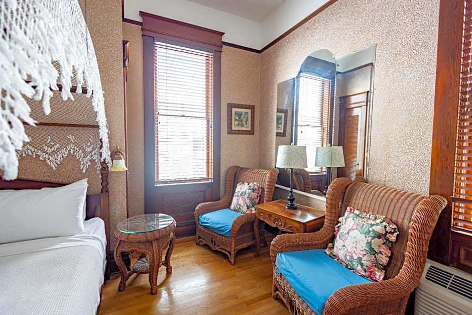 Classic King with Balcony at Curry Mansion
