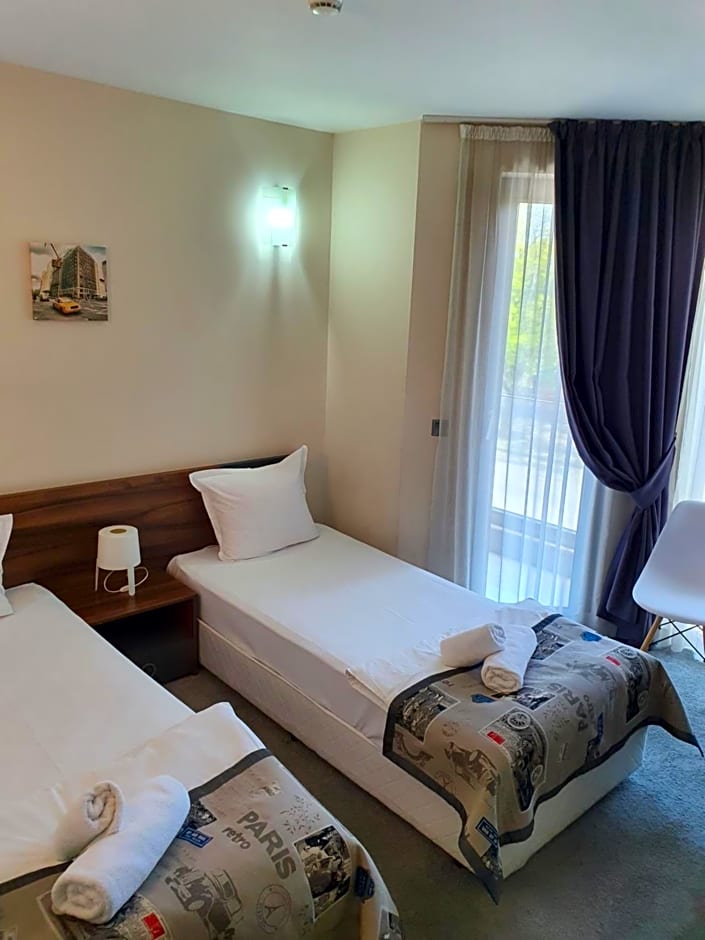 Family Hotel Novel City