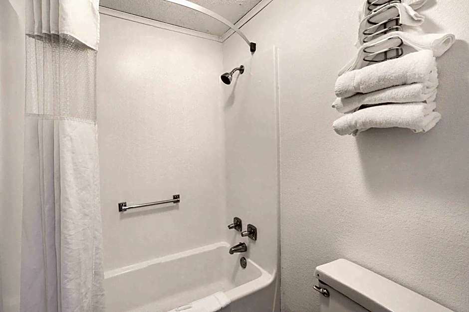 Howard Johnson by Wyndham Wilmington