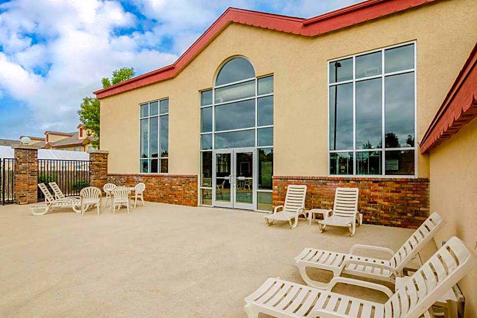 Quality Inn & Suites Carthage near Precious Moments Chapel