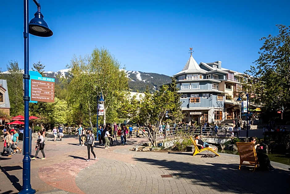 Tyndall Stone Lodge by Whiski Jack