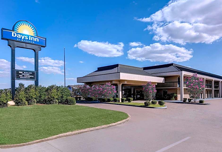 Days Inn by Wyndham Greenville MS