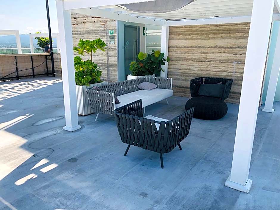 Luxurious Oceanfront condo with Unmatched Panoramic Views