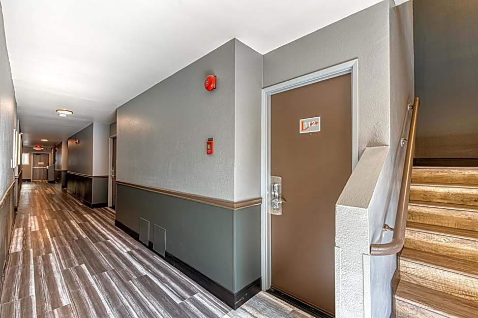 La Mirage Inn - Hollywood