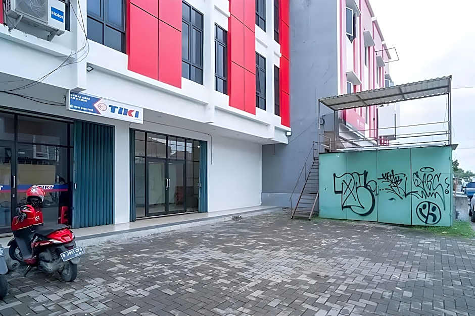 RedDoorz near Stasiun Tangerang