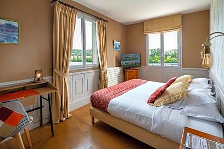 Suite (2 People)