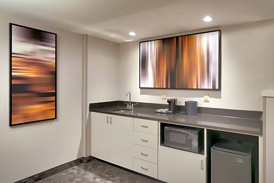 Courtyard by Marriott Charlotte Airport LoSo