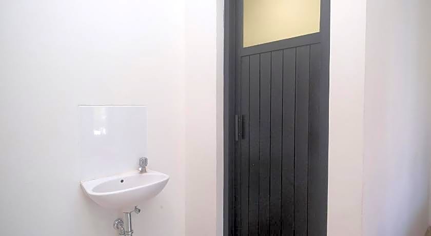 RedDoorz near Stasiun Solo Balapan 3