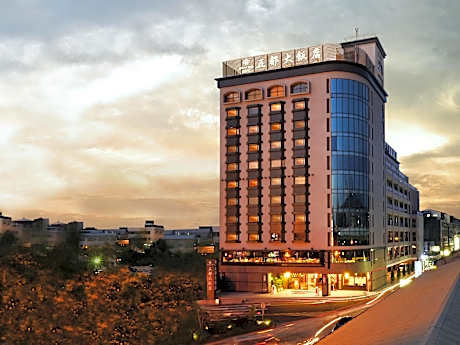 Grand City Hotel