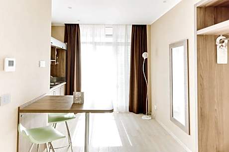 Classic One-Bedroom Apartment (3 Adults)