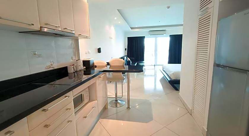 View Talay 6 Pattaya Beach Condominium by Honey