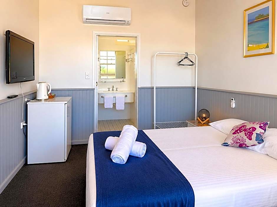 Squid's Ink Motel
