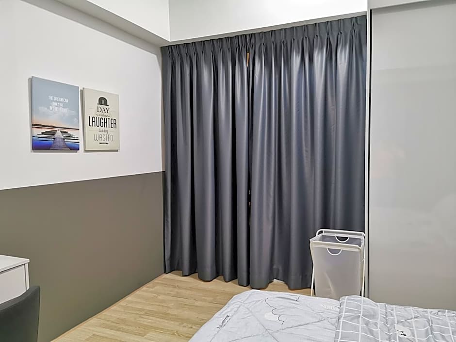 REVO at AURORA PLACE, Pavilion 2, 5 Minutes To AXIATA ARENA BUKIT JALIL FREE WIFI by De Harlequins Guesthouse