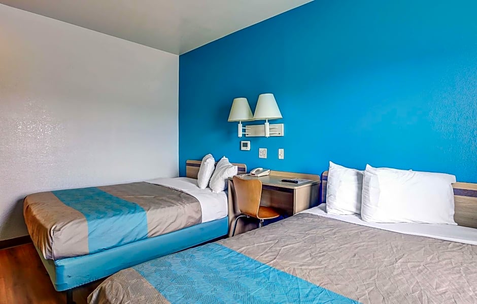 Motel 6-Coos Bay, OR