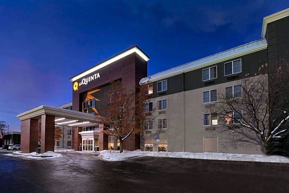 La Quinta Inn & Suites by Wyndham Detroit Utica
