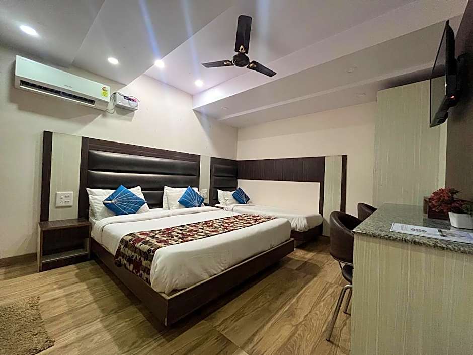 Hotel Rajshree – Agra, NC