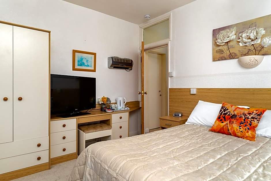 Torland Hotel - seafront location, guaranteed free parking