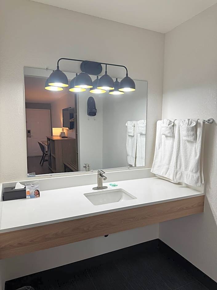 Rodeway Inn & Suites Thousand Palms - Rancho Mirage