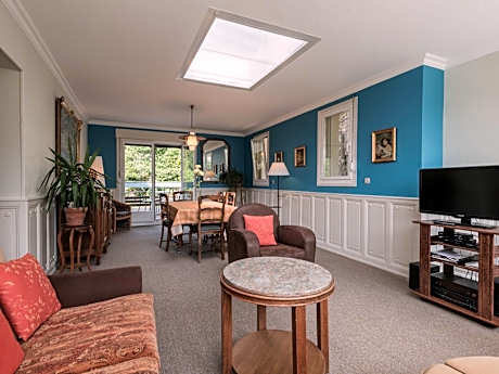 Three-Bedroom Superior Apartment