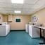 La Quinta Inn & Suites by Wyndham Raleigh Durham International Airport