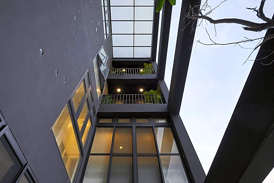 Noir Home