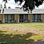 Hibiscus Lakeside Motel