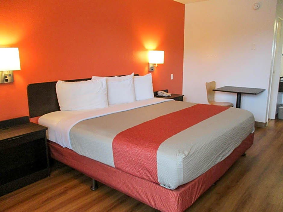 Motel 6-Memphis, TN - Downtown