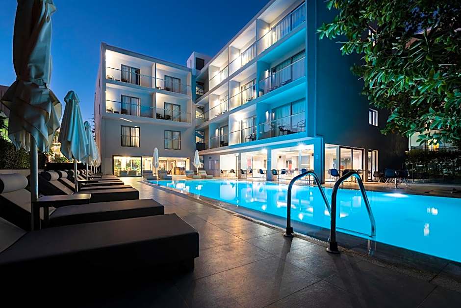 Oktober Downtown Rooms