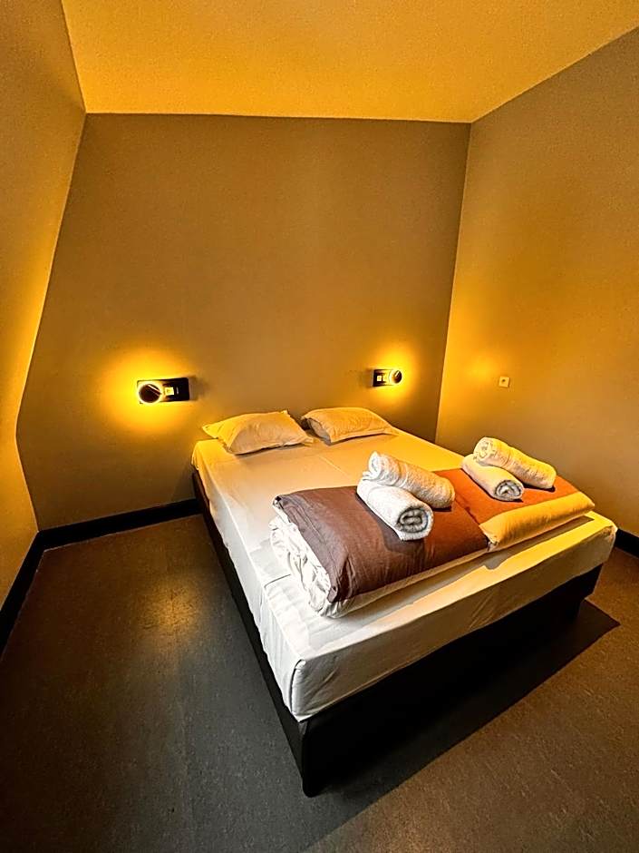 Brxxl 5 City Centre Hostel