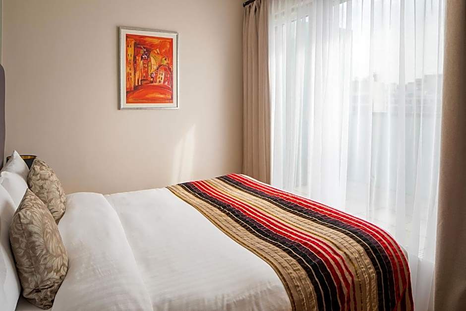 Escala Hotel & Suites