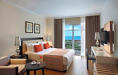 FAMILY ROOM SEA VIEW
