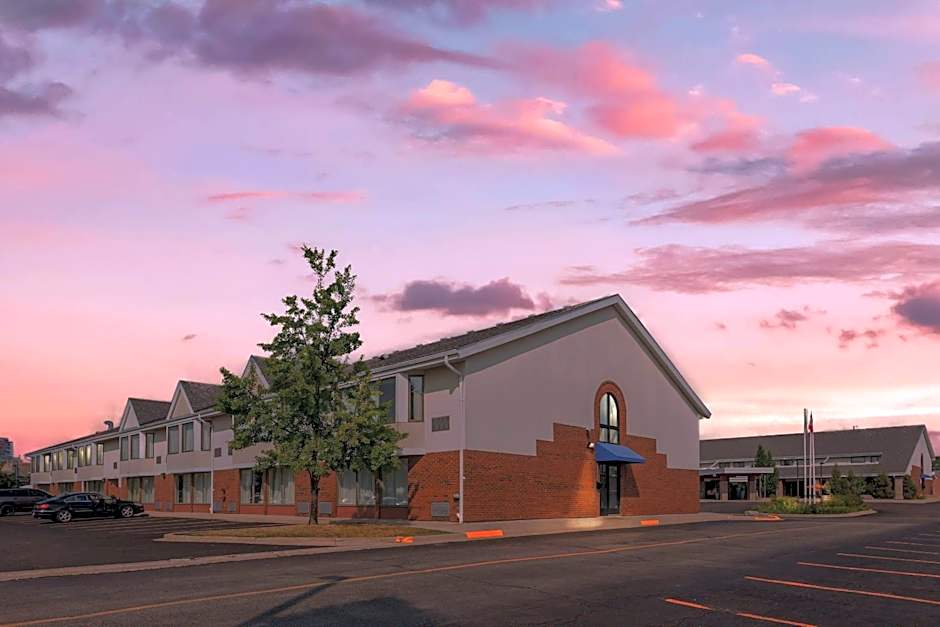 Quality Inn & Suites Brampton