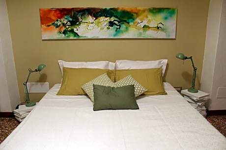 Large Double or Twin Room with Private External Bathroom