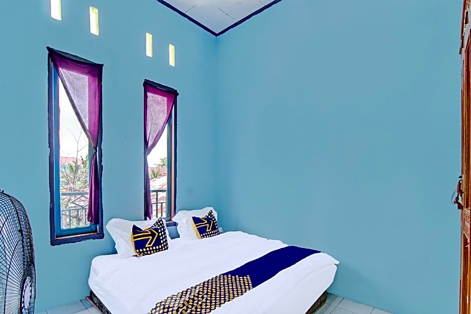 SPOT ON 91918 Najla Guest House Syariah