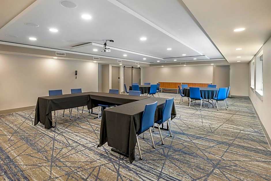 Holiday Inn Express Chicago-Downers Grove By IHG