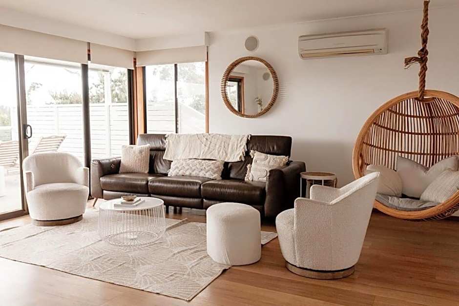 Seagrass Coastal Retreat with direct beach access