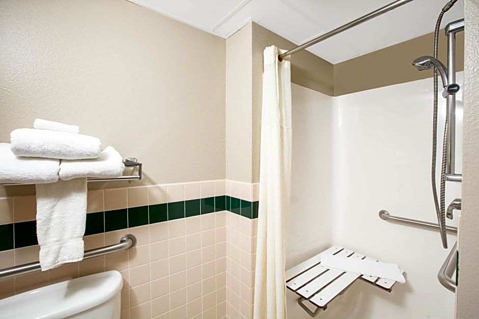 AmericInn by Wyndham Coralville