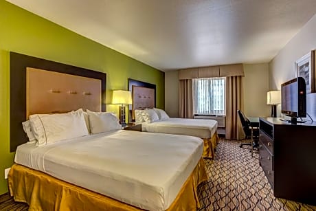 Standard Room with Two Queen Beds