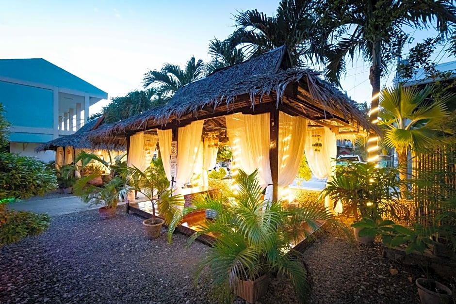 Coucou Bar Hotel and Restaurant