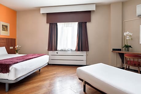 Triple room