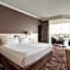 Lakes Hotel