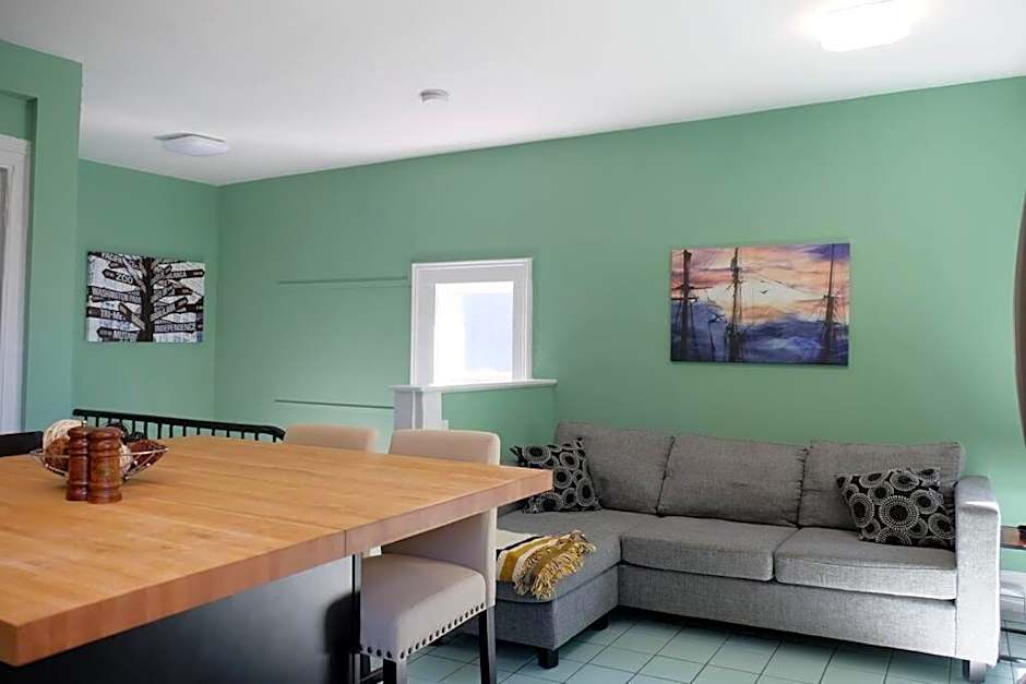 Comfy Apt, Top Floor, Excellent Kitchen