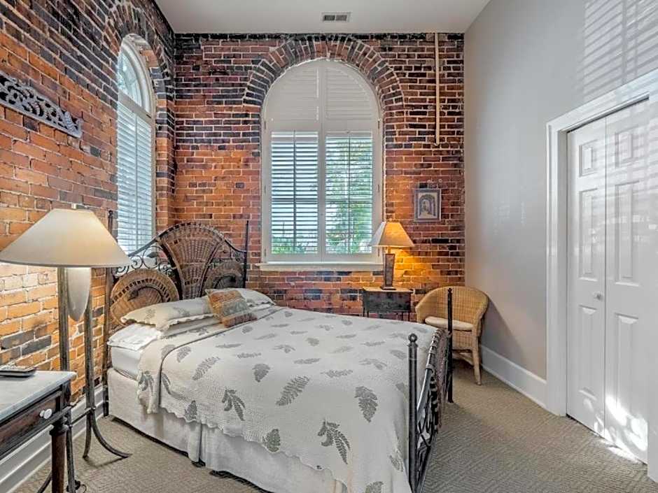 The Front Street Inn