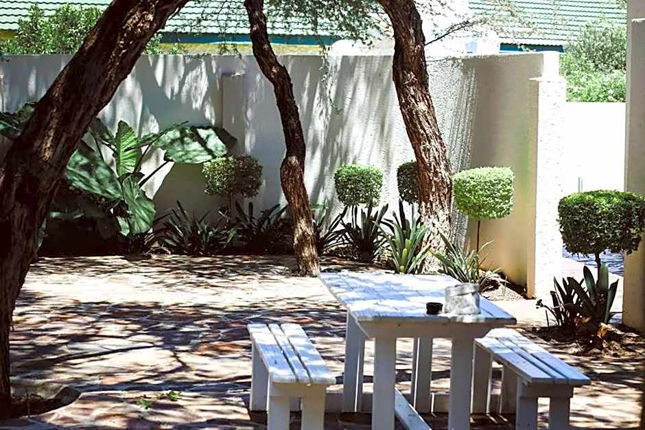 The Hedge Guesthouse