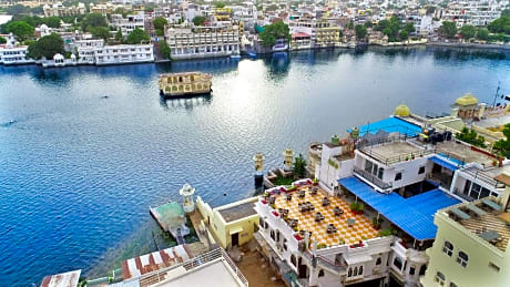 Hotel Devraj Niwas on Lake Pichola Udaipur