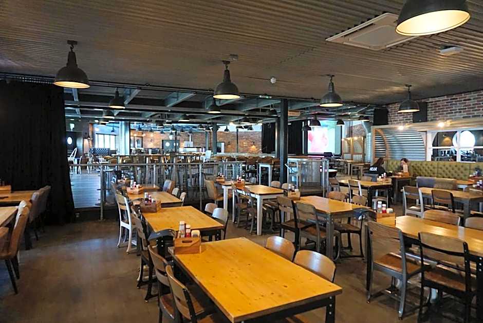 MPoint36 at Tattershall Lakes Hot Tub Lake Views 3 Bedrooms